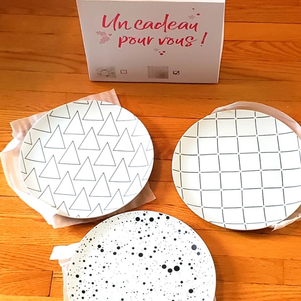 New in box decorative serving plates
